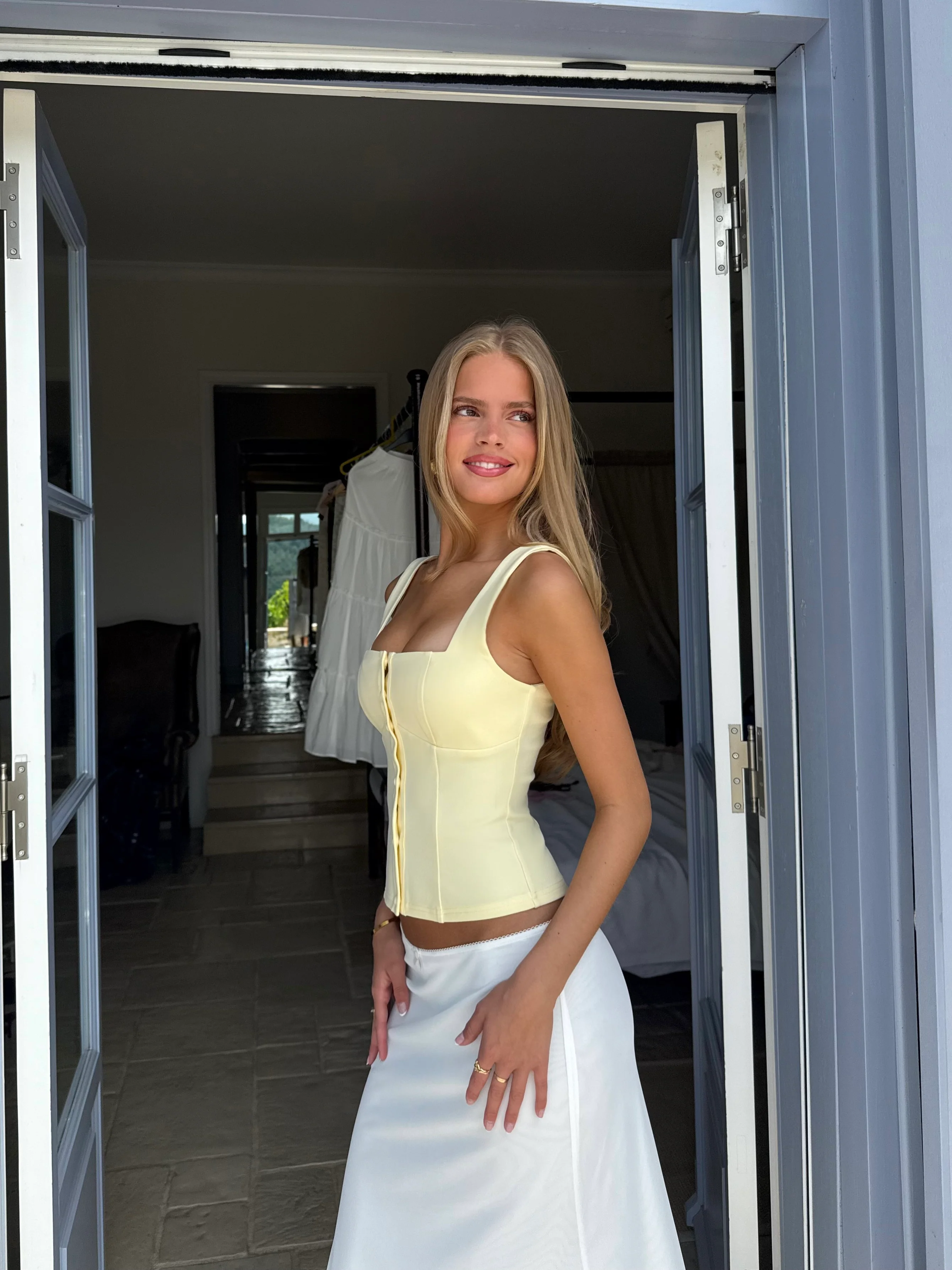 Button top - light yellow - Image 2