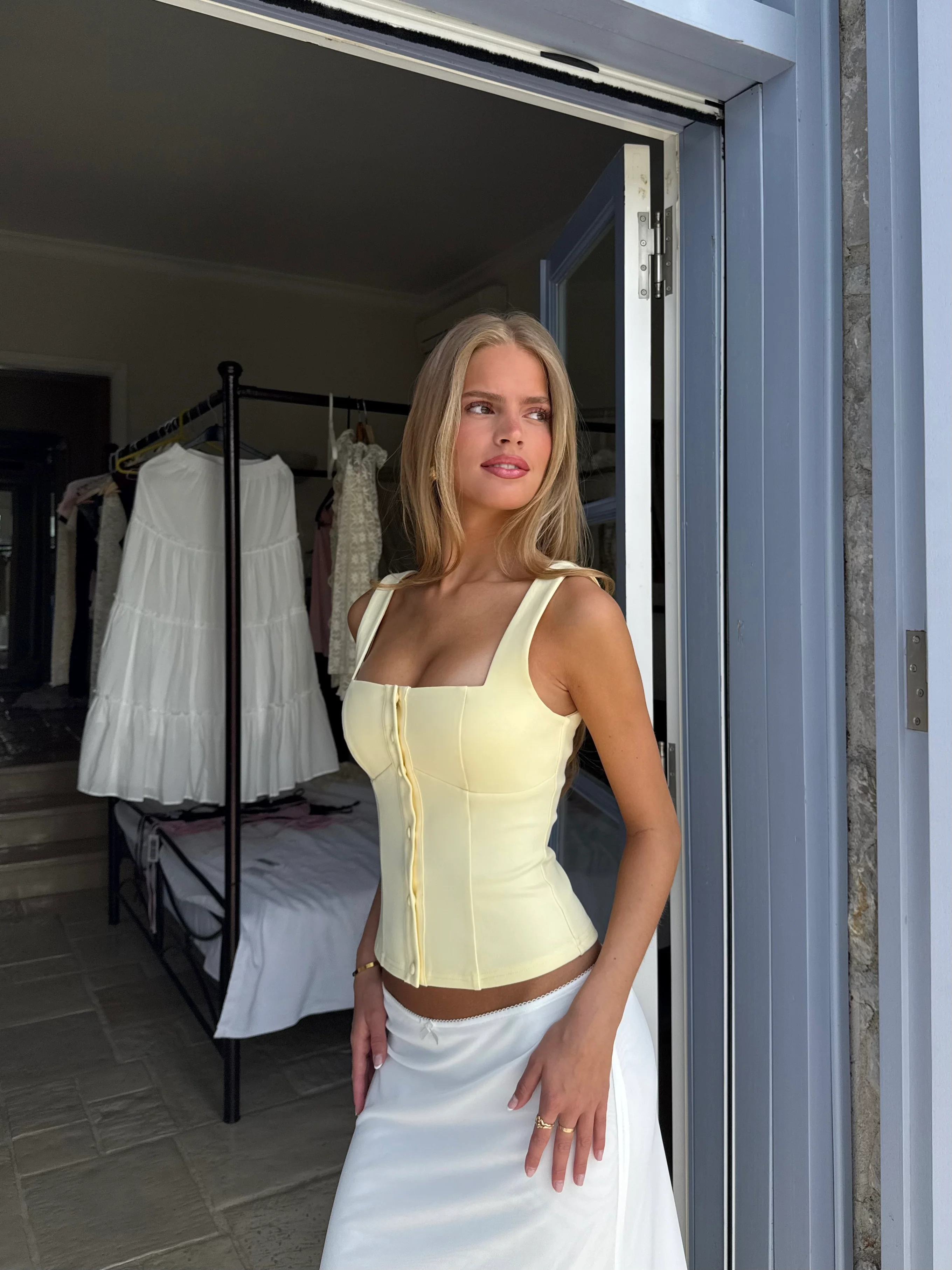 Button top - light yellow - Image 3